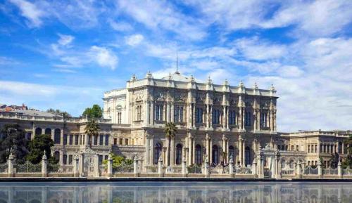 Discover Istanbul for 8 hours with our VIP Vehicles (With Driver) 200 total price for 7-16 people